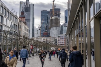 Zeil shopping street, skyline of Frankfurt am Main, at the Hauptwache, Hesse, Germany, Europe