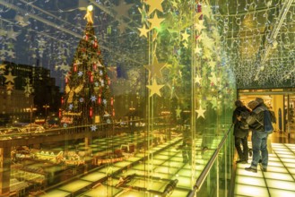 Christmas market in Dortmund, Hansaplatz, view from a pedestrian gallery between 2 department