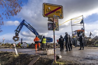 Beginning of the eviction of the Lützerath hamlet, camp of climate activists and squatters, at the