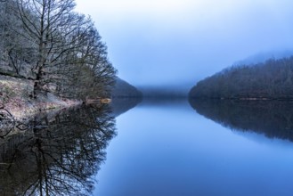 Lake Rursee in the Eifel, reservoir, upper lake, in winter, fog, near Heimbach, North