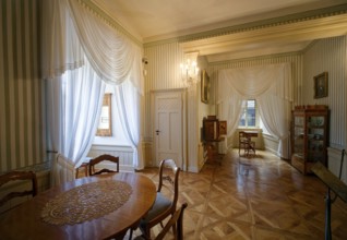 Biedermeier room, museum, interior view, Kriebstein Castle, hilltop castle or Spornburg from the