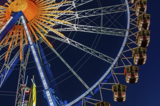 Illuminated Ferris wheel at standstill, night shot, Oktoberfest, Festwiese, Theresienwiese, Munich,