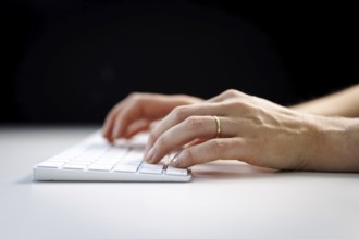 Hands typing on a keyboard in Berlin, 09/08/2024