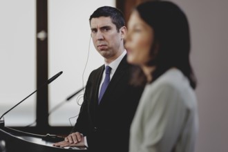 (R-L) Annalena Bärbock (Alliance 90/The Greens), Federal Foreign Minister, and Mihai Popsoi,