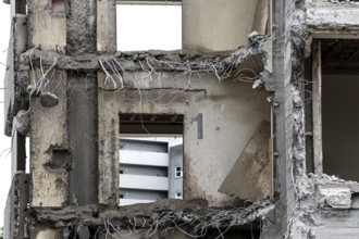 Demolition of office tower at the Urania. The administration building, built in 1967, will be