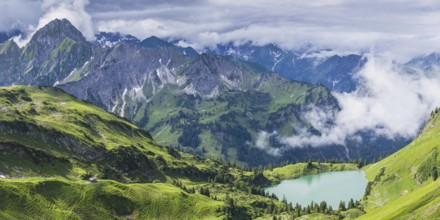 Panorama from Zeigersattel to Seealpsee, on the left behind the Höfats 2259m, Allgäu Alps, Allgäu,