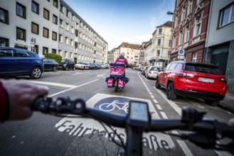 Cycling in the city, city centre road, cycle lane, two-wheeled traffic has priority, 30 km/h zone,