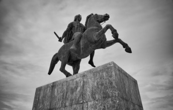 Statue, statue, monument, military leader Alexander the Great on his horse Voukefalas, promenade,