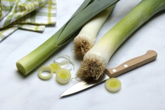 Leeks, leek sticks and leek rings with a knife