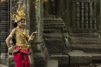 Young woman dressed as a temple dancer, Apsara, Ta Prohm, Angkor Wat, Angkor, UNESCO World Heritage