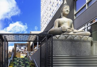 Old Montreal, upscale restaurants in business Montreal downtown and financial center