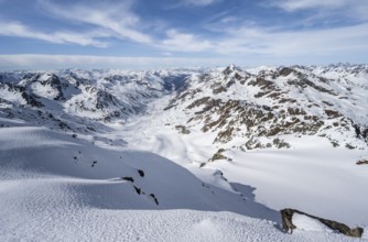 View from the summit of Piz Grialetsch in winter, mountain panorama with Dürrboden valley and view