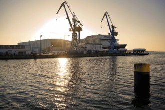 DISNEY ADVENTURE, The GLOBAL CLASS cruise ship leaves the hall of the Meyer Wismar shipyard after 7