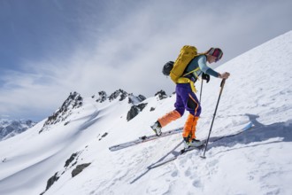 Ski tourer making a hairpin bend, Graubünden Haute Route, Ascent to the Scalettahorn, Snow-covered