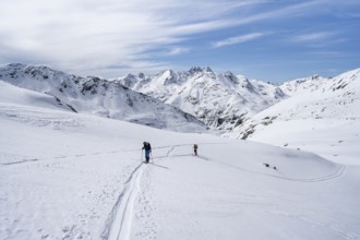 Ski tourer in mountain landscape with snow, ascent to Grialetsch Scharte, Bündner Haute Route,