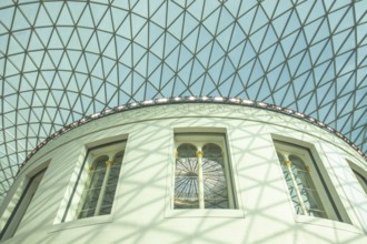Great Court, inner courtyard with modern domed roof, steel and glass construction, British Museum,