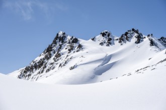 Minimalist winter landscape, white snow and dark mountains on the Scalettahorn, Graubünden,