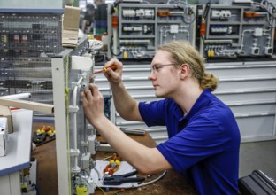 Remscheid, North Rhine-Westphalia, Germany - Trainees in electrical professions here during basic