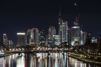 30 hrs and 21:30 hrs, only in greatly reduced form., Deutschherrnbrücke, Frankfurt am Main, Hesse,
