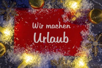 Sign with the inscription WIR MACHEN URLAUB with Christmas decorations