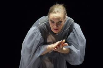 Kate Strong (Mary Shelley), FRANKENSTEIN (after Mary Shelley), photo rehearsal on 20.03.2025 at the