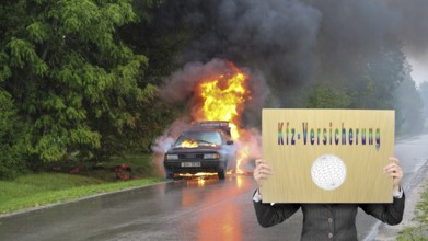 Symbolic image, insurance claim, car insurance, fire, road accident, car, crash, consequential