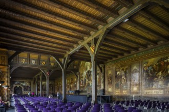 The imperial palace of Goslar covers an area of around 340 by 180 metres, situated at the foot of