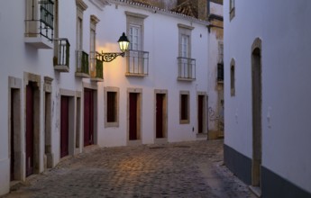 Winding alley, Rua Monsenhor Boto, alleyway lamp, old town, Faro, dusk, evening light, Algarve,