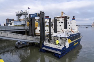 Fast ferry from Norddeich to the islands of Juist and Norderney, island express operated by