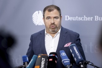 Florian cock, Member of the German Bundestag (CDU/CSU), recorded as part of a press statement at