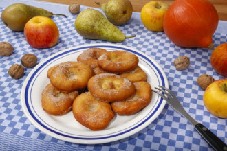 Swabian cuisine, harvest cakes, dessert, dessert, fat baked goods, doughnuts, fried food, lard