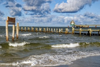 Diving gondola at the Zingst pier, cloudy mood and high waves, Zingst, Fischland-Darß-Zingst