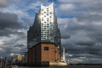 Elbe Philharmonic Hall, architects Herzog & De Meuron, Hafencity, Hamburg, Germany, Europe