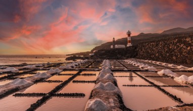Sunset at the Fuencaliente Lighthouse next to the salt flats, on the route of the volcanoes south