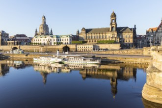 City view in the morning with Elbe, Elbe steamers, Brühl's Terrace, Sekundogenitur, dome of the
