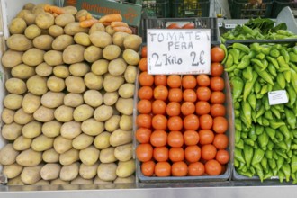 Vegetables, potatoes, tomatoes, chilli pepper, market, Mercado central, Cadiz, Spain, Europe