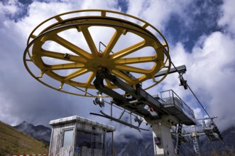 T-bar lift, Schlick 2000, Fulpmes, Stubai Valley, Tyrol, Austria, Europe