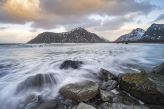 Coast near Skagsanden beach, Flakstad, Lofoten, Norway, Europe