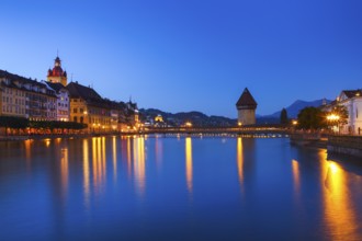 Chapel Bridge, Reuß, Old Town Lucerne, Switzerland, Europe