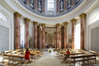 Round building with (50 metre) high dome on 40 columns and statues of the twelve apostles, Parish