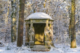 Grave mausoleum with sculptures of woman in the snow, Südwest-Kirchhof, historic cemetery in