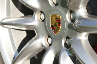 Porsche Crest four-colour wheel hub cover Wheel hub cover on original Porsche rim, Germany, Europe