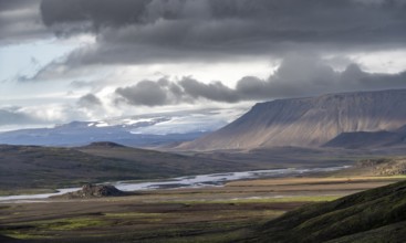 Volcanic landscape with river Jökulfall, behind GLetscher Hofsjökull, Kerlingarfjöll, Icelandic