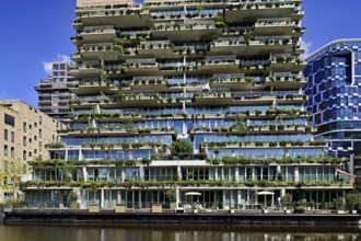 Left residential building The George, architects dok, right office building NautaDutilh by