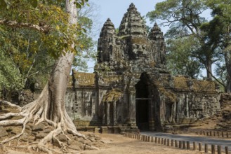 Tor tor with huge faces to Angkor Thom, Angkor Wat, Angkor, UNESCO World Heritage Site, Siem Reap,