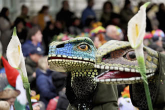 Person masked as a lizard at the carnival parade of the Wey guild on Rose Monday, Güdismäntig,