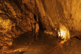 The cave is located about 11 kilometres from Alanya on the western slope of Cebeli Reis Mountain,