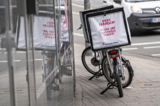 Cargo bike, delivery bike, delivery service of the pizza restaurant chain Domino's Pizza