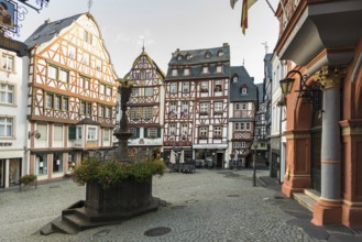 Market square with medieval half-timbered houses, Bernkastel-Kues, Moselle, Rhineland-Palatinate,