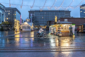 Location of the Christmas market in Essen Kennedyplatz, only a few stalls are allowed to open as a
